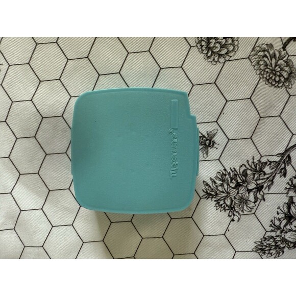 Vintage Tupperware Label Dispenser with Freezer Label Stickers Blue 1446-3 Aqua - Picture 1 of 8